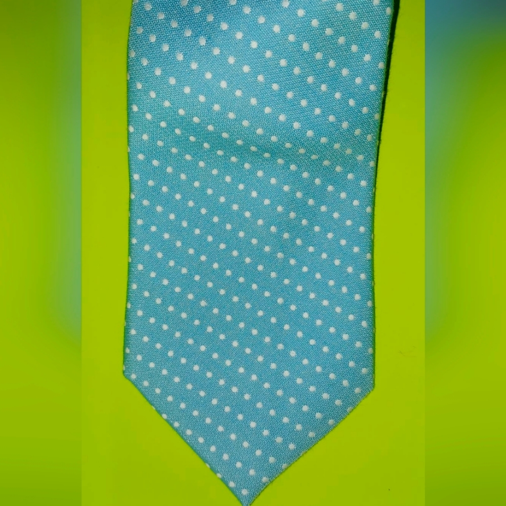 CLUB ROOM TIE